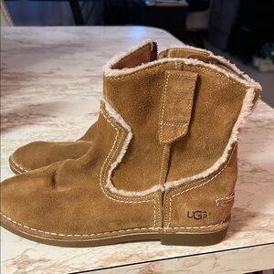 UGG Tan Boots with Shearling Lining